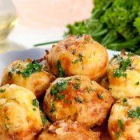 Эклеры с сыром и петрушкой