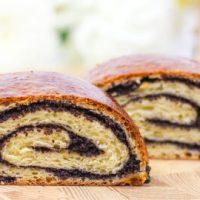 Рулет с маком из дрожжевого теста в духовке